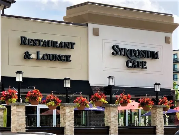 Barrie patio restaurant with comfortable seasonal outdoor dining near Cundles Road and Duckworth Street.