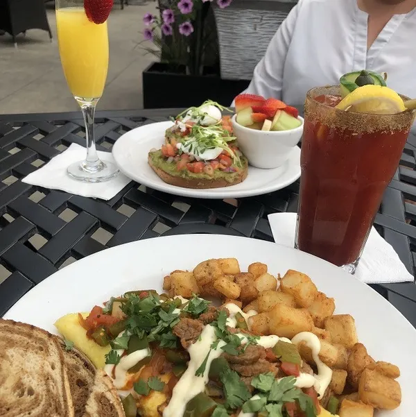Guelph breakfast and brunch with a vegetable omelette, avocado toast and fresh morning sides.