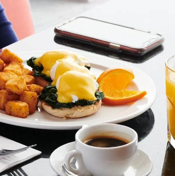 Barrie breakfast spot serving Eggs Florentine with poached eggs, hollandaise sauce and handcrafted espresso.