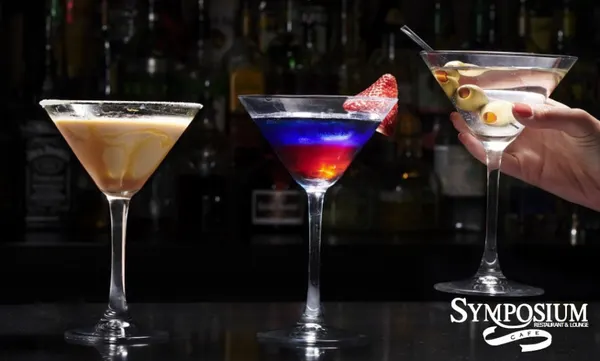 Markham cocktail bar serving chilled martinis for happy hour, dinner drinks and late-night gatherings.
