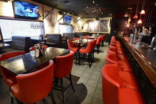 Guelph restaurant bar and lounge with comfortable seating and a wide selection of draught beer.