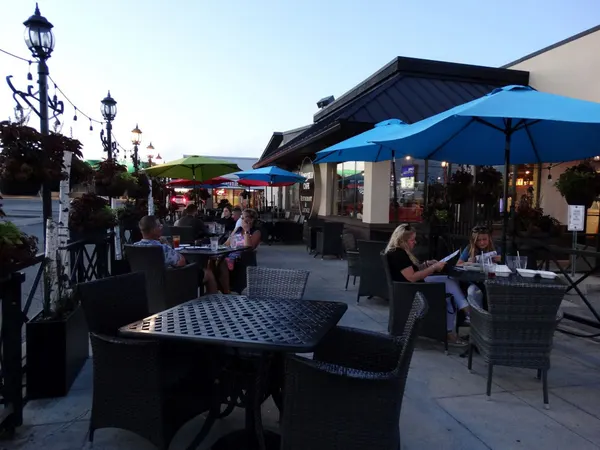 Georgetown patio restaurant at Symposium Cafe with comfortable outdoor seating for brunch, dinner and drinks.