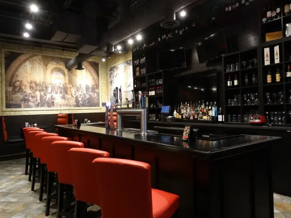 Alliston signature bar and lounge with warm lighting, comfortable seating and relaxed social dining.