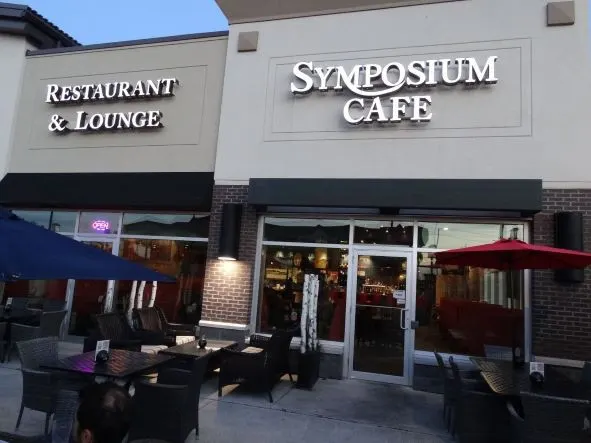 Barrie restaurant exterior and seasonal patio at North Barrie Crossing near Cundles Road and Highway 400.