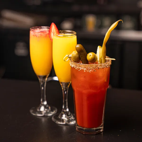 Bolton Ontario restaurant serving brunch cocktails including mimosas and a Caesar at Symposium Cafe