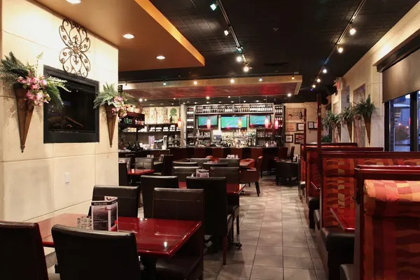 Family restaurant in Bolton Ontario near Landmark Cinemas with comfortable booth seating, dining room and bar lounge at Symposium Cafe